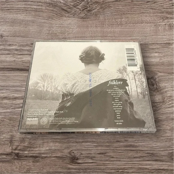 SIGNED Taylor Swift Folklore CD | New & Sealed - Picture 4 of 6
